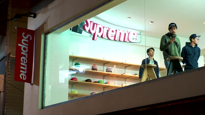 cửa hàng supreme