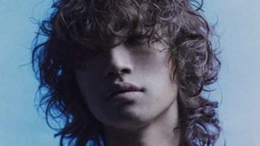 Curly Hair: Tóc “xoăn cọng mì” được các sao nam mê mẩn - Street Vibe Curly Hair: Tóc “xoăn cọng mì” được các sao nam mê mẩn - Street Vibe