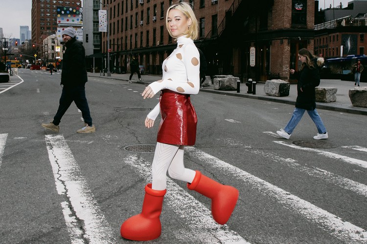 Giải mã sức hút của đôi Big Red Boots từ MSCHF - Street Vibe