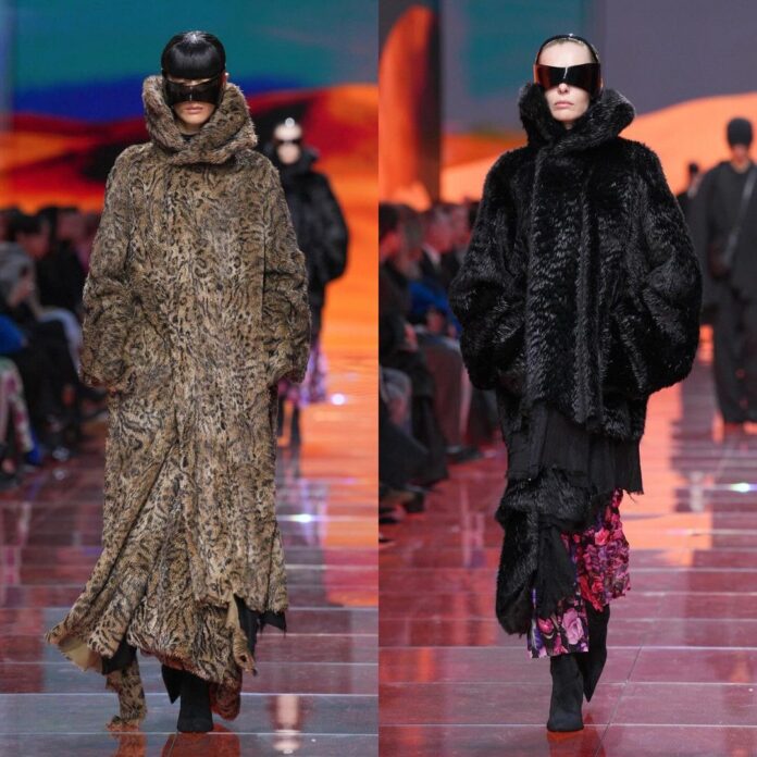 BALENCIAGAbyDEMNAPart2FW2024PARISFASHIONWEEK.Menswear-WomenswearrunwayimagesoftheFW2024collectionfromBALENCIAGAbyDEMNApresentedinPARISFRANCEaspartofPARISFASHIONWEEK.models-8