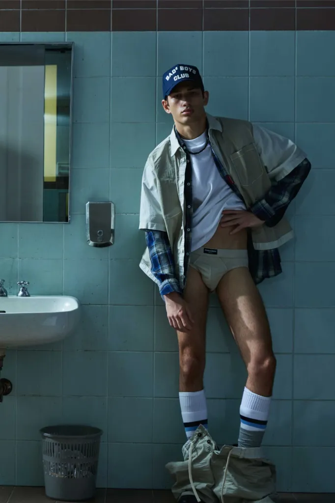 Dsquared2 Resort 2026 Menswear: hỗn loạn chốn học đường