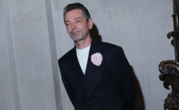 Pieter Mulier rời Alaïa, chuẩn bị “cầm trịch” Versace?